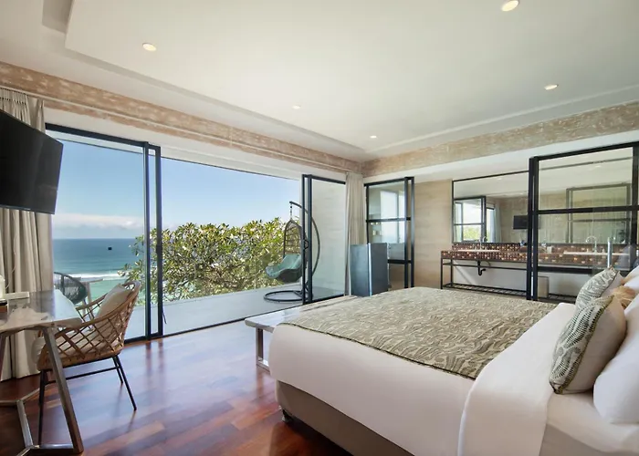 Cliff Ocean View With Private